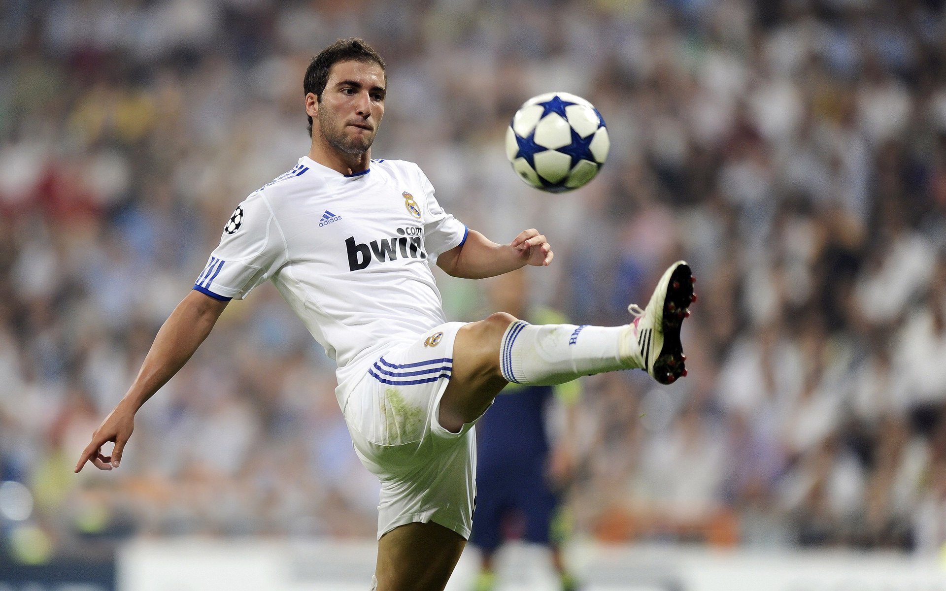 “胡利安·门德斯:阿根廷美洲狮队的传球核心,未来不可限量”