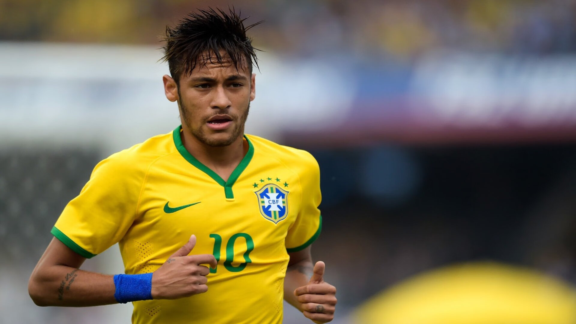 未来足球:智慧场馆实现全天自适应照明,节能环保新标准,智能足球场设备采购